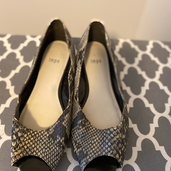 Open toe python, loafer. - Picture 2 of 4